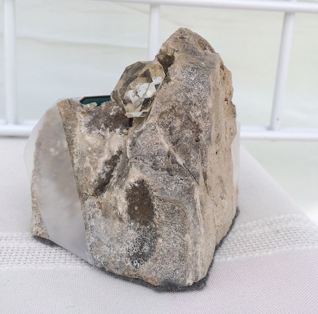 Herkiimer diamond in rock matrix.
From Herkimer, NY.
Collected by Ken and Justyn Wolf
Art Rains